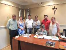 Catanduvas – Governo Municipal assina convênio para aquisição de maquina, construção de um mini ginásio de esportes, um barracão industrial e mais asfalto para o Município