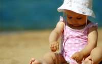 Pediatra dá dicas de cuidados com a pele do bebê no verão