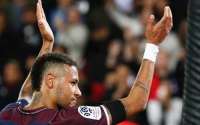 Neymar começa a conquistar Paris com danças e gols