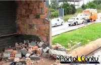 Guaraniaçu - Motorista não viu redutor de velocidade e bateu contra ponto de ônibus