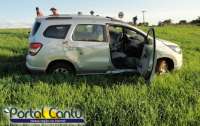 Laranjeiras - Motorista perde o controle e veículo capota na 158
