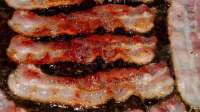 OMS alerta: bacon, salsicha e linguiça podem causar câncer