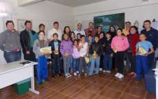 Cantagalo - Alunos vencedores de concurso de redação sobre meio ambiente recebem premiação