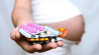 Usar paracetamol durante a gravidez pode diminuir a fertilidade das filhas, diz estudo