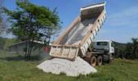Nova Laranjeiras - Prefeitura entrega calcário aos agricultores do município