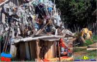 Laranjeiras - Família que acumula lixo, agora é acusada de agredir vizinhos. Veja vídeo