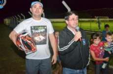 Pinhão - Prefeito e Secretário de esportes entregam jogos de camisa para equipes do Interbairros