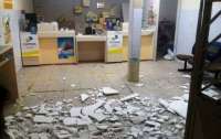 15 homens explodem bancos e agência do correios