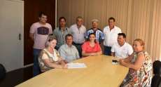 Catanduvas - Prefeita assina escritura de terreno à empresa catanduvense