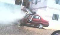 Laranjeiras - Veículo sofre pane mecânica e incendeia
