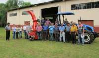 Candói - Prefeitura entrega colhedora de capim para comunidade Samambaial 2