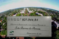 Três Barras - Em Curitiba, prefeito recebe cheque do governo do Estado