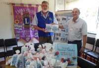 Laranjeiras - Rede Farmais entrega 40 kits de higiene pessoal ao SOS