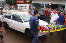 Quedas - Motorista foge após causar acidente na Av. Pinheirais