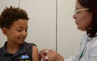 Vacinação contra HPV para meninos começa em 2017