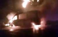 No Paraná, van que transportava universitários pega fogo