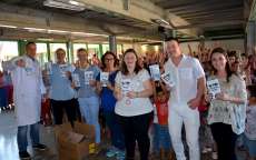 Laranjeiras - Prefeitura entrega de kits de escovação para alunos da rede municipal