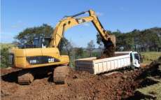 Nova Laranjeiras - Administração municipal continua na recuperação das estradas rurais