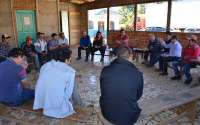 Pinhão - Prefeito e secretário de Agricultura participam de reunião na comunidade de Arroio Bonito