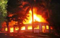 Incêndio consome parte de prédio em prefeitura no norte do Paraná