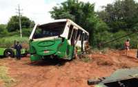 Acidente com ônibus deixa um morto e 36 feridos no Paraná