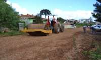 Pinhão - Secretaria de Obras realiza manutenção de ruas nos bairros Lindouro e Nossa Senhora Aparecida
