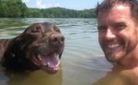Americano leva cachorra com câncer terminal para viagem de ‘despedida’