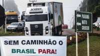 Motoristas mantêm bloqueios; no Paraná protestos seguem no Oeste
