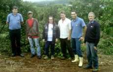 Candói - Equipe de Santa Catarina certifica pomares orgânicos na Ilha do Cavernoso