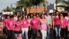 Palmital - Outubro Rosa: Caminhada contra o câncer de mama reúne dezenas de pessoas