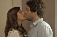 &#039;A Lei do Amor&#039;: Marina e Tiago se beijam
