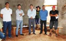 Rio Bonito - Produtores do Assentamento 10 de maio relizam reunião com a presença do prefeito Irio de Rosso