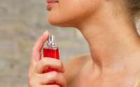 Usar perfume na praia pode manchar a pele: mito ou verdade?