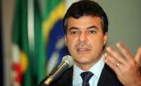 Governador do Paraná anuncia redução do IPVA para 2014