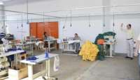 Pinhão - Dirceu visita reforma de barracão onde se instalará industria de confecção