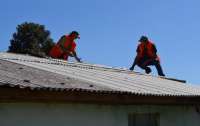 Reserva do Iguaçu - Conselho da Defesa Civil finaliza entrega de telhas aos moradores atingidos pela chuva de granizo