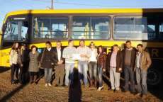 Cantagalo - APAE recebe micro-ônibus equipado