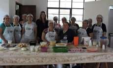 Porto Barreiro - Curso de derivados de leite com mulheres moradoras do município