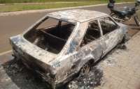 Laranjeiras - Veículo é queimado na madrugada deste sábado