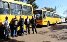 Palmital - Prefeito realiza entrega de três ônibus seminovos à Secretaria de Educação