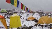 Alpinista registra momento da avalanche no Everest. Veja o vídeo