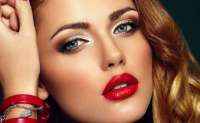 Confira 5 dicas de maquiagem para uma cobertura perfeita ao passar batom vermelho