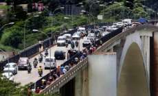 Táxis de Foz do Iguaçu estão impedidos de transportar turistas com mercadorias no Paraguai