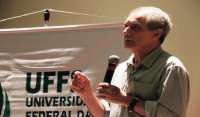Laranjeiras - Campus: Gaudêncio Frigotto realizou palestra