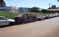 Pinhão - Mais uma prefeitura que expõem para a população carros &quot;sucateados&quot;