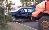 Laranjeiras - Acidente entre carro e caminhão é registrado no trevo em frente ao cemitério