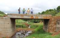 Rio Bonito - Prefeito visita obra de ponte na Comunidade de Linha Rosa