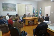 Rio Bonito - Prefeito Irio recebe produtores do Assentamento e representantes do Ceagro