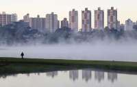 Temperaturas começam a cair a partir de terça, e mínima chega a 4ºC em Curitiba
