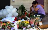 Homenagens e tristeza em frente à boate Kiss, em Santa Maria